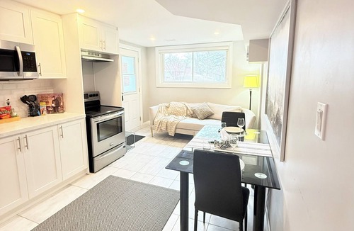 Mississauga House | 2BR Walkout Suite | 2 Parking | Pool | Walk to GO