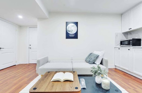 Welland House | 2BR Welland Retreat | Walk to Canal | Sleeps 5!