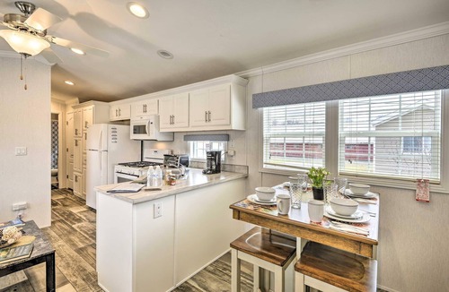 Pleasant Mount Villa | 2hr NYC Trip: Fresh Air Log Cabin & Suites