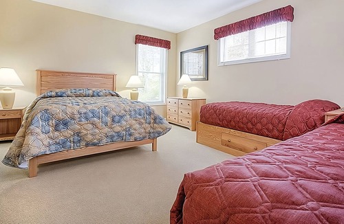 Jeffersonville Resort | 3 bdrm condo at Smuggs hosts 9, best skiing in 20 years, 20- 60 inch base depths