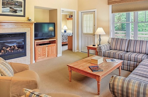 Jeffersonville Resort | 3 bdrm condo at Smuggs hosts 9, best skiing in 20 years, 20- 60 inch base depths