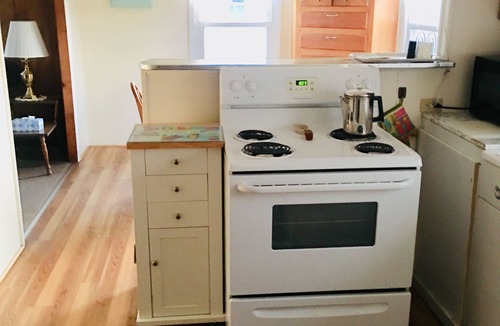 Old Lyme Cottage | 3 Bedroom 1.5 Bath Beach Cottage