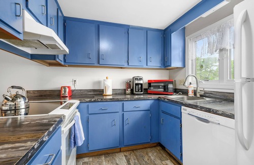 Hyannis Condo | 3-bedroom, 2.5-bathroom Poolside Townhome - Private beach