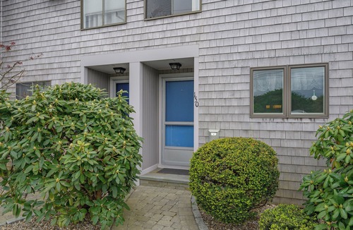Hyannis Condo | 3-bedroom, 2.5-bathroom Poolside Townhome - Private beach