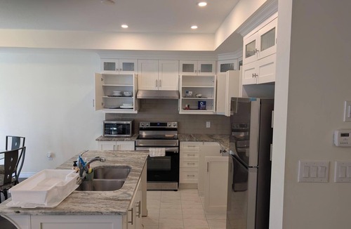 Welland House | 3 Bedroom 2.5 washroom close to Niagara Falls and Welland Canal and Pt Colbourne
