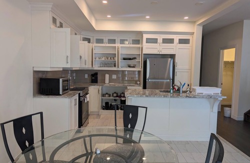 Welland House | 3 Bedroom 2.5 washroom close to Niagara Falls and Welland Canal and Pt Colbourne