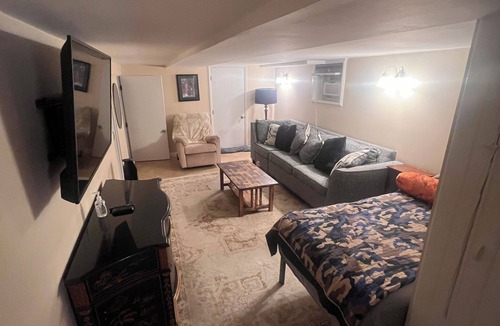 North Arlington House | 3-bedroom 2-bath house in quiet North Arlington close to MetLife & airports