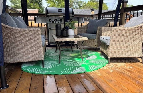 Keswick House | 3 bedroom 2 bath I 1 min walk to beach