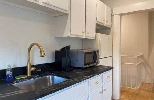 Alton House | 3 bedroom , 2 bath with views of the Lake