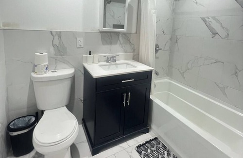 Russell Gardens Apartment | 3-bedroom apartment with AC in Great Neck
