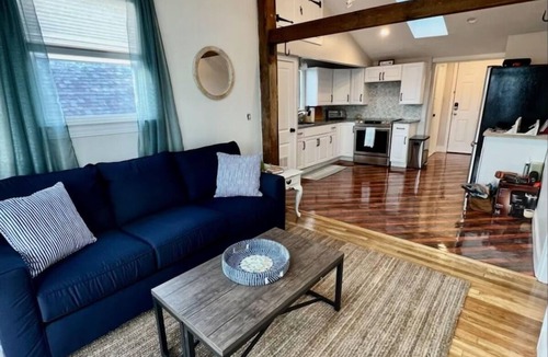 Hampton Apartment | 3-bedroom beachy apartment one block from Hampton Beach