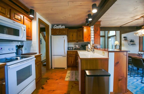 Grantham Condo | 3 bedroom condo in Eastman with lake views from nearly every room