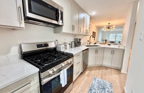 Greenwich Condo | 3-bedroom condo in fantastic Greenwich unit A