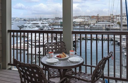 Yachting Village Condo | 3 Bedroom Condo, Sleeps 8, Kitchen, Downtown Newport, Onshore Resort!