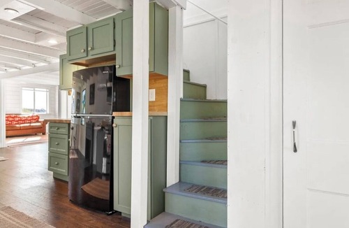Mid-Coast and Islands Cottage | 3-bedroom cottage in Harpswell with waterfront access to ash cove