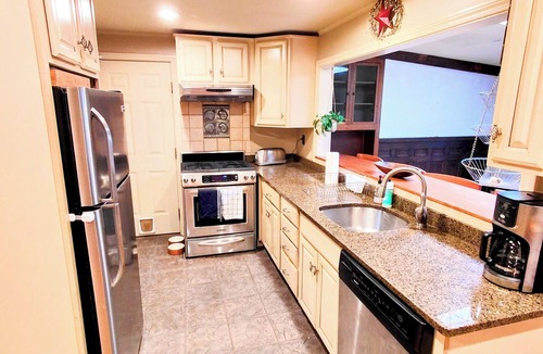 Mashpee House | 3-bedroom cozy garden retreat in Mashpee with AC, work spaces, fenced in yard