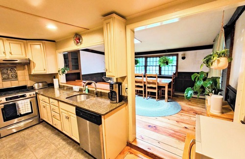 Mashpee House | 3-bedroom cozy garden retreat in Mashpee with AC, work spaces, fenced in yard