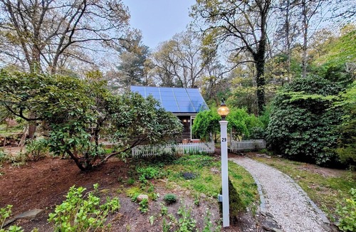 Mashpee House | 3-bedroom cozy garden retreat in Mashpee with AC, work spaces, fenced in yard