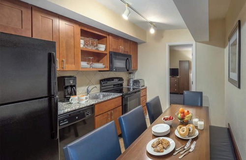 The Point Condo | 3 Bedroom Deluxe Condo, Sleeps 8, in Downtown Newport, Long Wharf Resort!