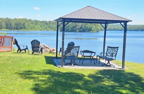 Raymond Cottage | 3 bedroom home on Panther Pond