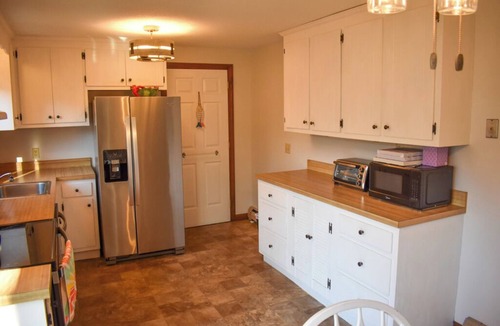 Dennis House | 3 bedroom home, quick drive to Northside Beaches