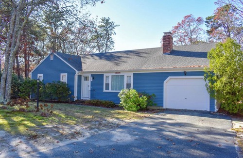 Dennis House | 3 bedroom home, quick drive to Northside Beaches