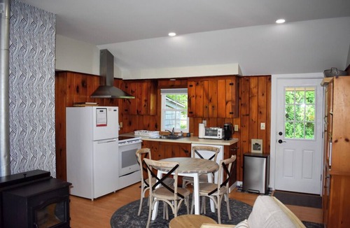 West Dennis House | 3 bedroom home with ac, walk to the beach!