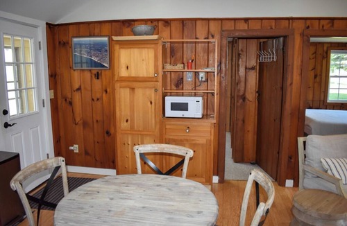 West Dennis House | 3 bedroom home with ac, walk to the beach!