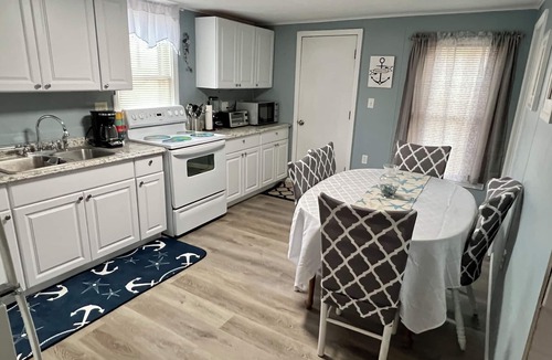 Old Orchard Beach House | 3-bedroom house Old Orchard Beach with AC walking distance to beach and pier