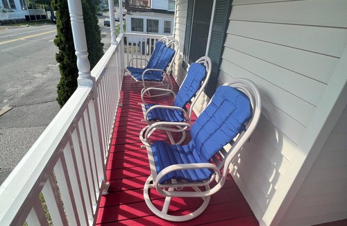 Old Orchard Beach House | 3-bedroom house Old Orchard Beach with AC walking distance to beach and pier