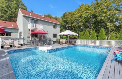Jamesport House | 3-bedroom house in Jamesport with pool