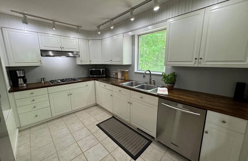 Belgrade Lakes House | 3-bedroom house in lovely Belgrade with AC, WiFi. Minutes from Long Pond!