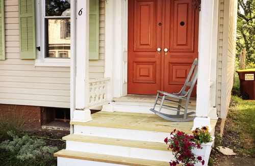 Athens House | 3-bedroom house in lovely Athens NY, family friendly, expansive patio & garden