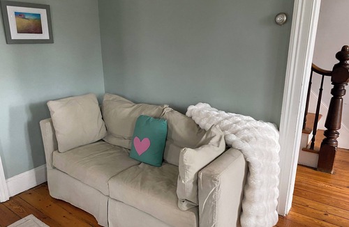 Athens House | 3-bedroom house in lovely Athens NY, family friendly, expansive patio & garden