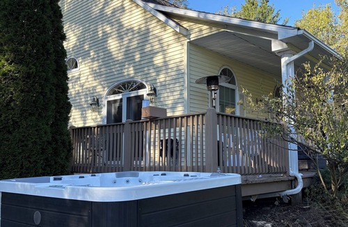 Lanesborough House | 3-bedroom house in serene Lanesborough with gym, hot tub, and wrap around porch