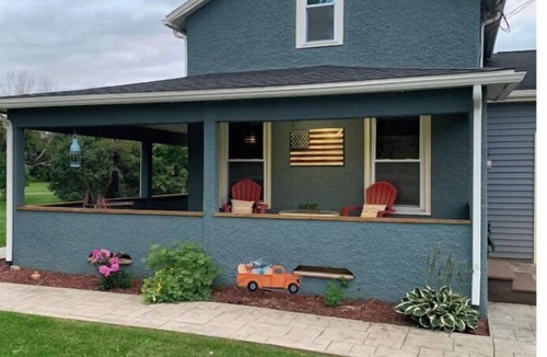 East Palmyra House | 3 Bedroom's with 4 beds, 1/2 wrap around porch, patio, 2 firepits, outdoor bar!