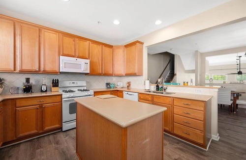 Bayside Condo | 3 Bedroom Townhome in Bayside, Berlin!