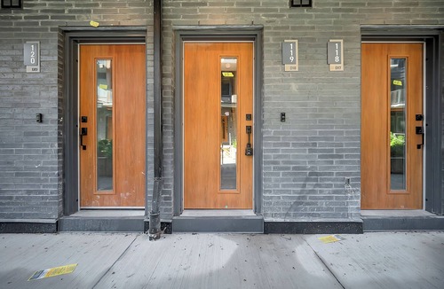 Toronto House | 3-bedroom townhome in nice, quiet Toronto area, also with AC,stairs and bike!