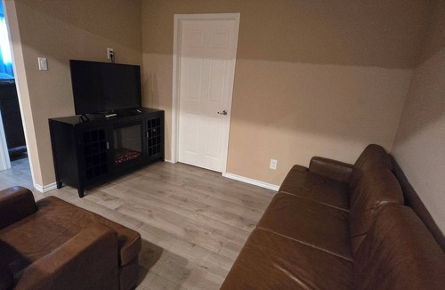 Terra Nova Apartment | 3 bedroom unit, 7 people sleep on down stairs, ground floor
