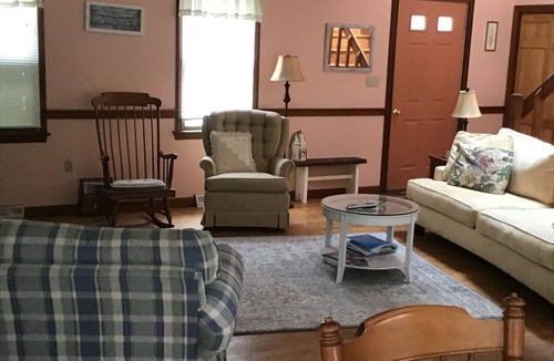 East Harwich House | 3 Bedroom - Vacation Getaway in a Cozy Cape Cod Home!