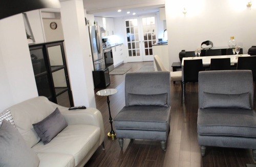 Downtown Gatineau Apartment | 3 bedrooms apart. in a house in upscale Côte d’Azur, Gatineau + 10 min to Ottawa