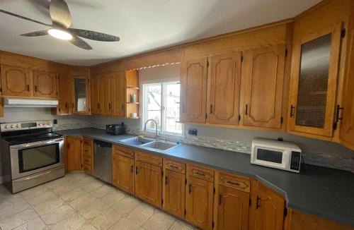 Middletown Apartment | 3 BR Apartment Near Wesleyan 202