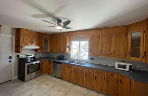 Middletown Apartment | 3 BR Apartment Near Wesleyan 202