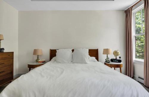Proctorsville Apartment | 3 BR Luxury Condo at Castle Hill - 5 mi to Okemo