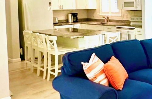 Westerly House | 3 BR Retreat 1 Mile to Westerly Beaches! 1 Bed King, 3 Queen Beds& Pull Out Sofa