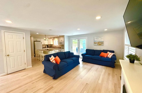 Westerly House | 3 BR Retreat 1 Mile to Westerly Beaches! 1 Bed King, 3 Queen Beds& Pull Out Sofa