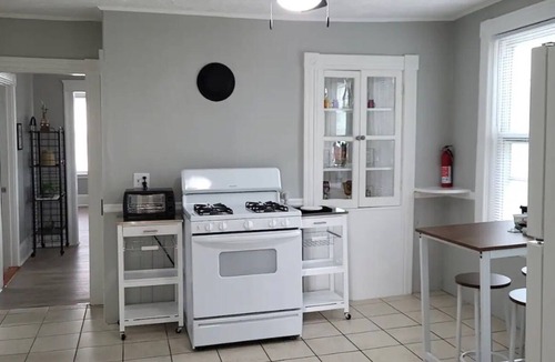 Worcester Apartment | #3- Charming 2-bedroom apartment on the 3rd floor in Worcester
