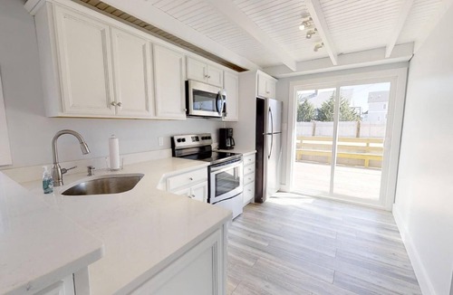 West Dennis Cottage | 3 Doors from Private Beach on Nantucket Sound