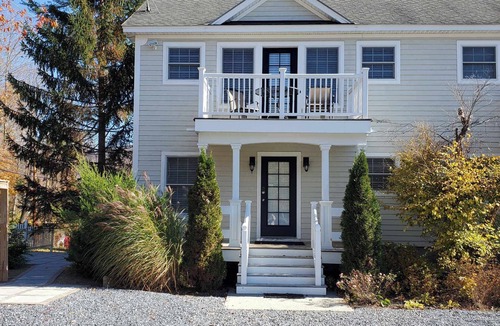 Manchester Center House | 3 Level Townhome on Private Property ~ Walk in Town ~ Spacious & Spotless