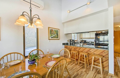 Carroll County Condo | 3 Mi to Attitash Resort: Condo w/Mtn Views!